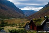 Heating a Cabin Off the Grid: Practical Wood Stove and Solar Tips