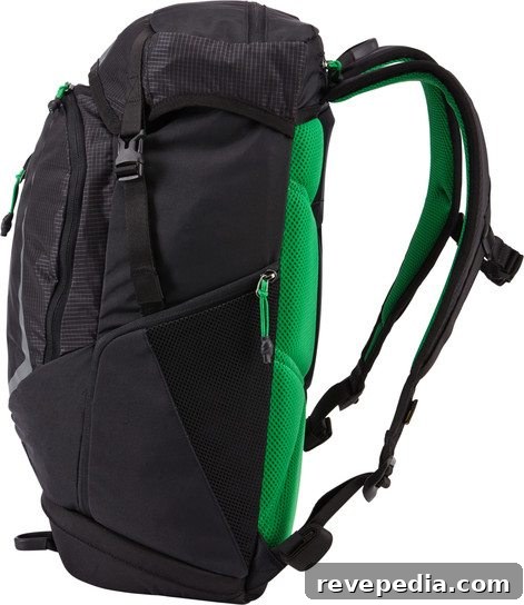 Case Logic Griffith Park Deluxe Backpack Review: Comfort, Features & Verdict 4 bogd115_black_thumb3_v2_sized_525x544
