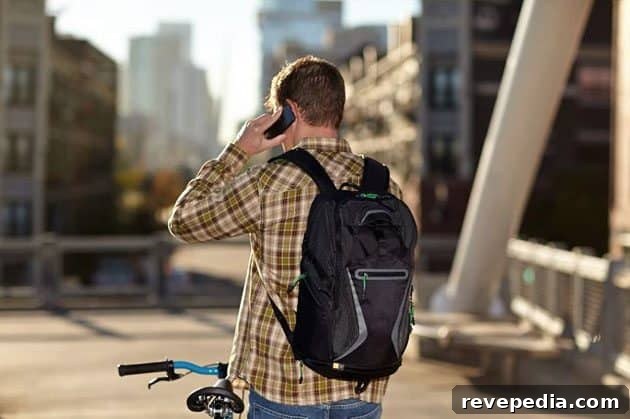 Case Logic Griffith Park Deluxe Backpack Review: Comfort, Features & Verdict 5 griffith-park-backpack-cyclist