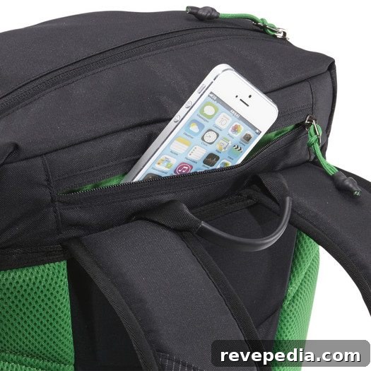 Case Logic Griffith Park Deluxe Backpack Review: Comfort, Features & Verdict 9 bogd115_fs_thumb0_v2_sized_525x544