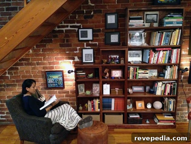 TVRoom-Bookshelf2