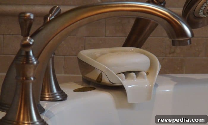 SOAPSEAT Reinvents the Humble Soap Dish with Smart Design 2 21f3e3c6553b089ca929faaedf3659d6_large