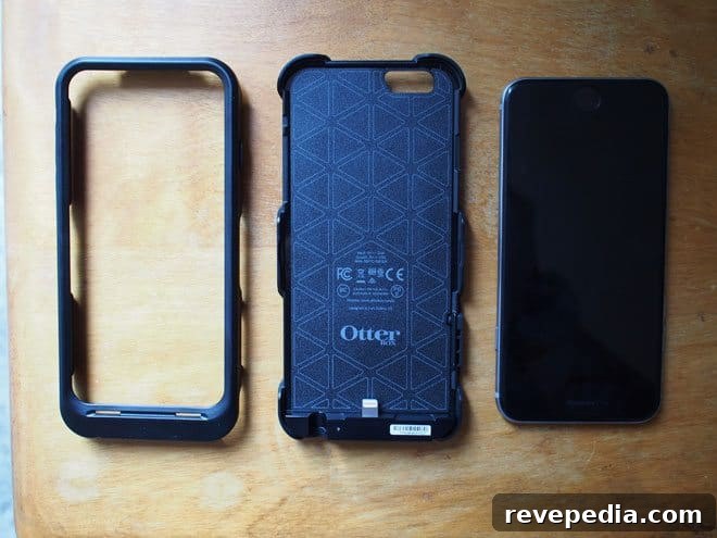 Charge Smarter: OtterBox Resurgence Power Bank Review 2 otterbox-resurgence-iphone-case-open