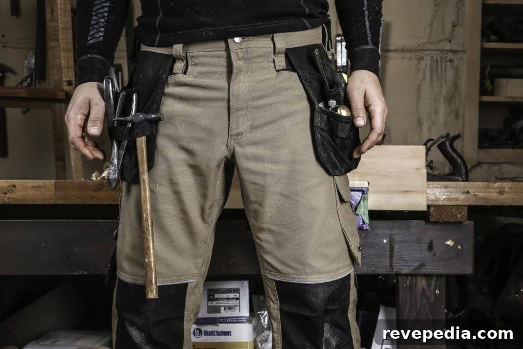 Helly Hansen Workwear: Stylish, Functional Gear for Professionals 4 helly hansen chelsea pant