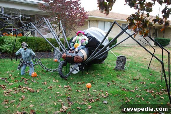 Creepy Halloween Spider Craft That Will Terrify Your Guests 2 big-halloween-spider.jpg