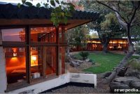 Would You Buy a Frank Lloyd Wright–Designed Home?