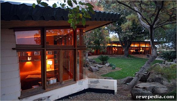 Would You Buy a Frank Lloyd Wright–Designed Home? 2 FawcettHouse_FLW.jpg
