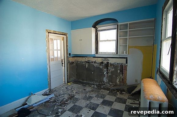 Deconstruction vs Demolition: Which Method Saves More Materials and Money? 2 House_Deconstruction.jpg