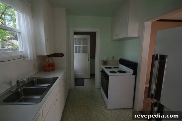 Installing Stainless Steel Kitchen Countertops: Step-by-Step Guide 3 kitchen-before-countertops.jpg