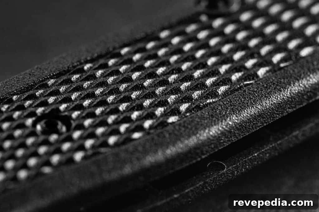 Discover the Perfect Benchmade Bugout Knife for You 4 img 23925 3