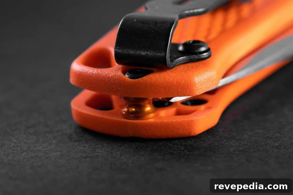 Discover the Perfect Benchmade Bugout Knife for You 7 img 23925 6