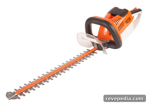 STIHL HSA 65 Cordless Hedge Trimmer Review: Performance & Run Time 3 stihl-hsa-65-cordless-trimmer.jpg