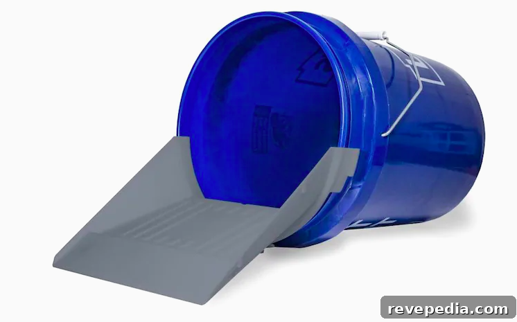 QuikLid Bucket Scoop: Fast Lid Remover and Pouring Tool 3 img 24533 2