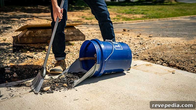 QuikLid Bucket Scoop: Fast Lid Remover and Pouring Tool 5 img 24533 4