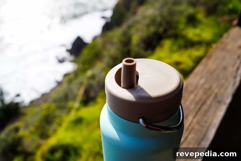 Leakproof cap with straw