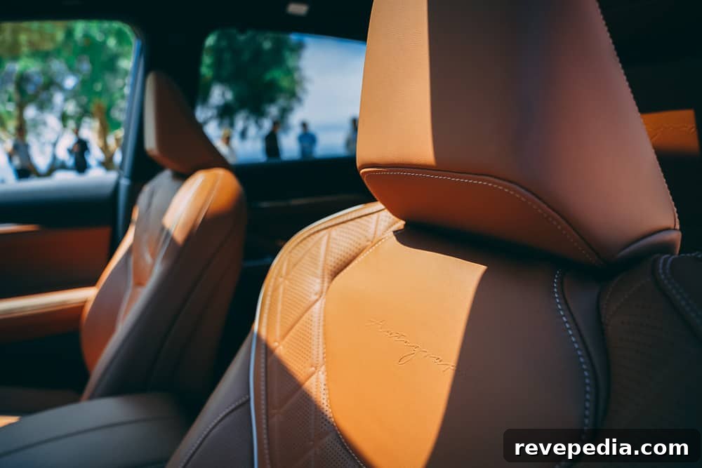 2024 Infiniti QX60: New Luxury Features and What’s Changed 11 Second-row captain's chairs