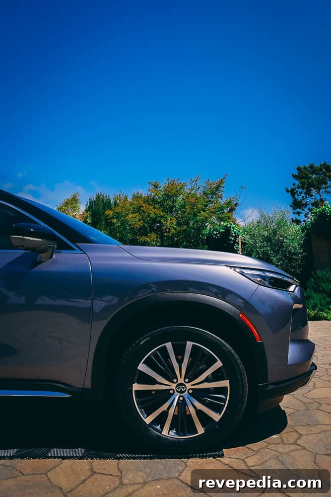 2024 Infiniti QX60: New Luxury Features and What’s Changed 16 Engine bay and front grille