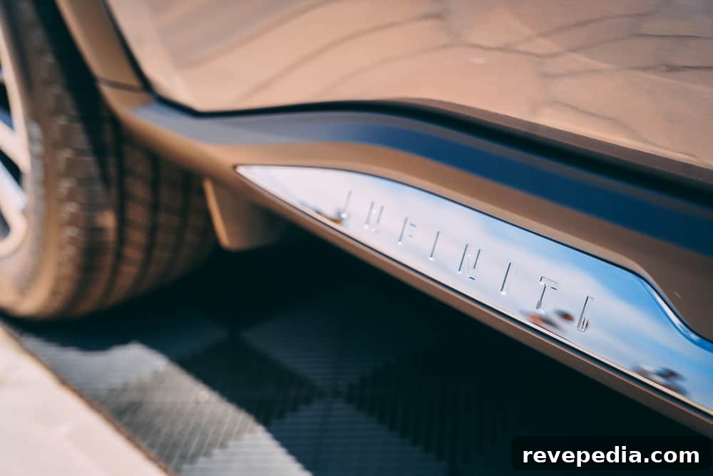 2024 Infiniti QX60: New Luxury Features and What’s Changed 31 Infiniti badge on hood