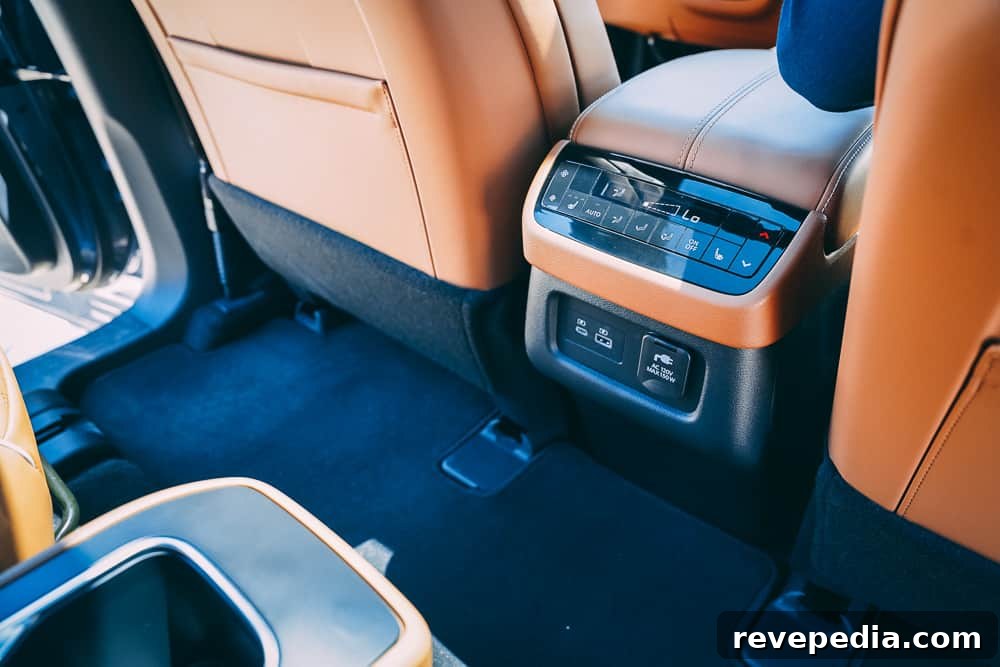 2024 Infiniti QX60: New Luxury Features and What’s Changed 33 Steering wheel controls