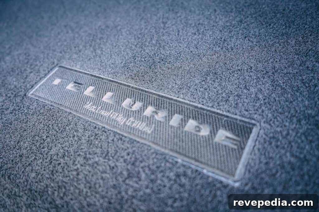 Kia Telluride Photo Gallery: Interior, Exterior, and Details 15 Kia Telluride interior 14