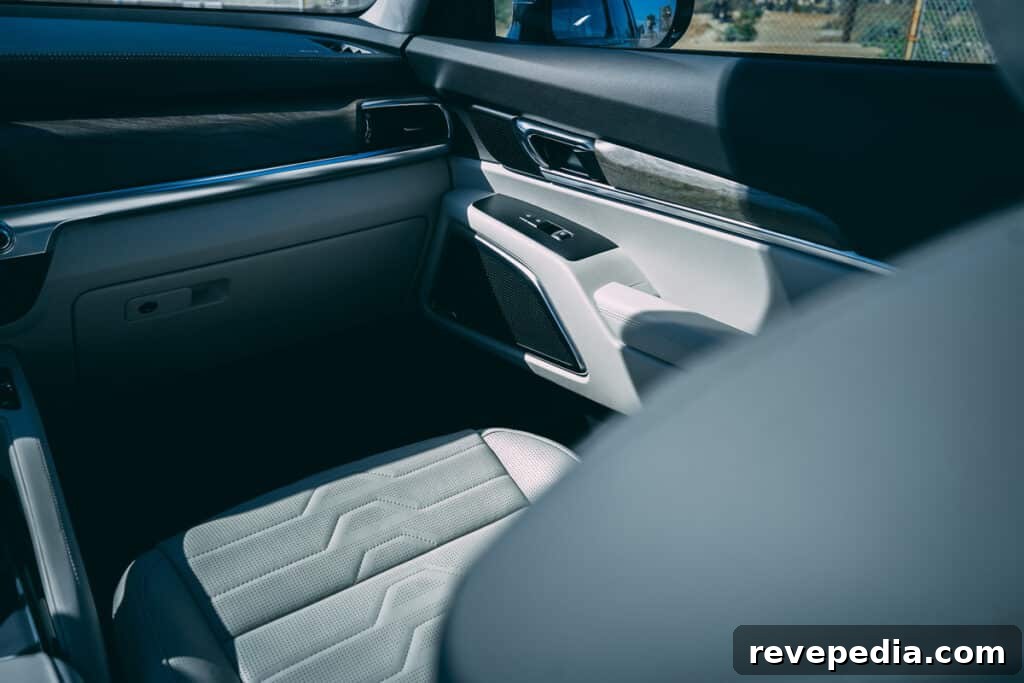 Kia Telluride Photo Gallery: Interior, Exterior, and Details 22 Kia Telluride interior 21