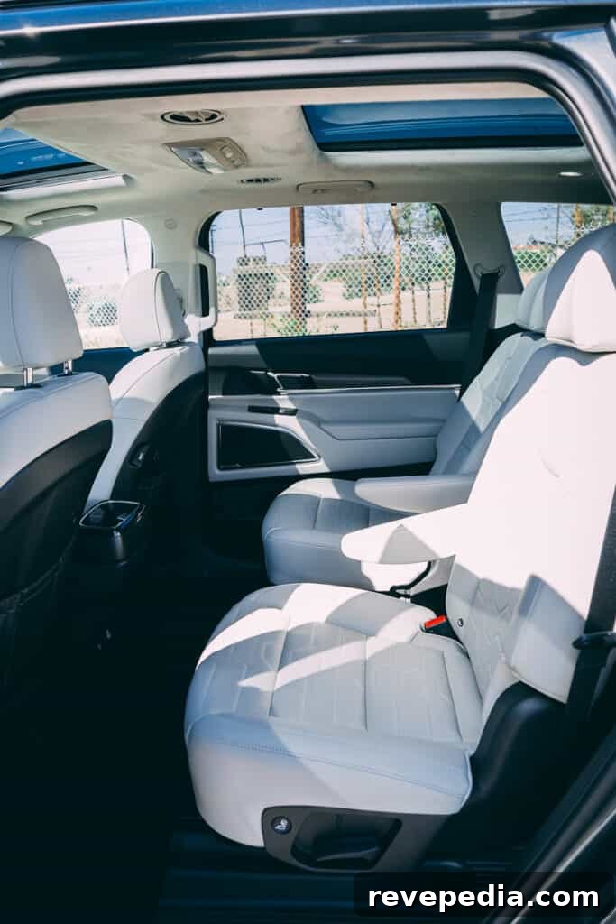 Kia Telluride Photo Gallery: Interior, Exterior, and Details 31 Kia Telluride interior 30