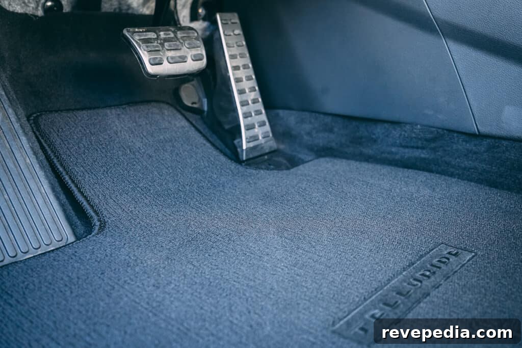 Kia Telluride Photo Gallery: Interior, Exterior, and Details 35 Kia Telluride interior 34