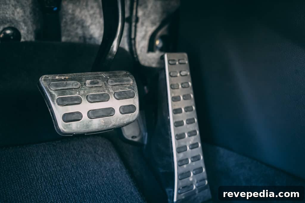 Kia Telluride Photo Gallery: Interior, Exterior, and Details 36 Kia Telluride interior 35