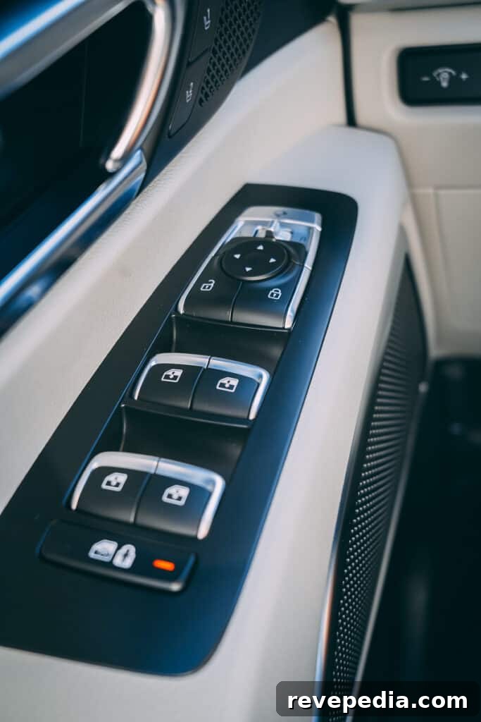 Kia Telluride Photo Gallery: Interior, Exterior, and Details 37 Kia Telluride interior 36