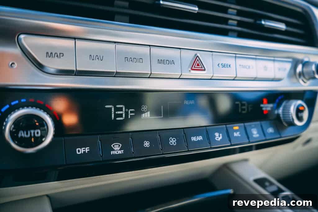 Kia Telluride Photo Gallery: Interior, Exterior, and Details 41 Kia Telluride interior 40