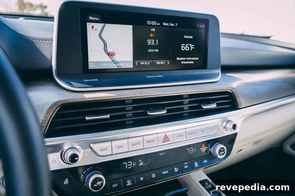 Kia Telluride Photo Gallery: Interior, Exterior, and Details 49 Kia Telluride interior 48