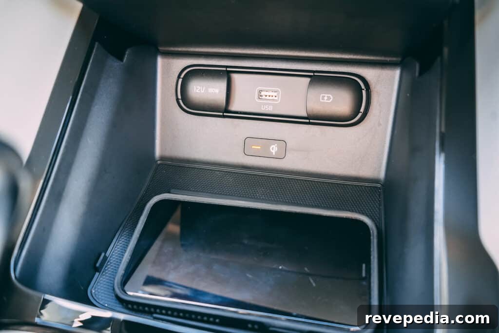 Kia Telluride Photo Gallery: Interior, Exterior, and Details 50 Kia Telluride interior 49