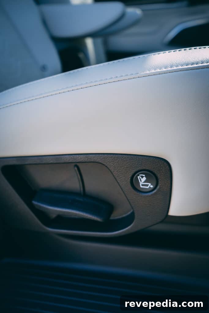 Kia Telluride Photo Gallery: Interior, Exterior, and Details 7 Kia Telluride interior 6