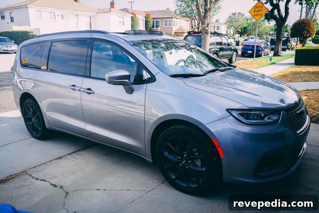 chrysler pacifica photos