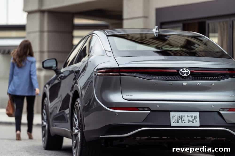 Toyota Crown Returns: New Model Upgrades and What to Expect 32 Toyota Crown press photo 4