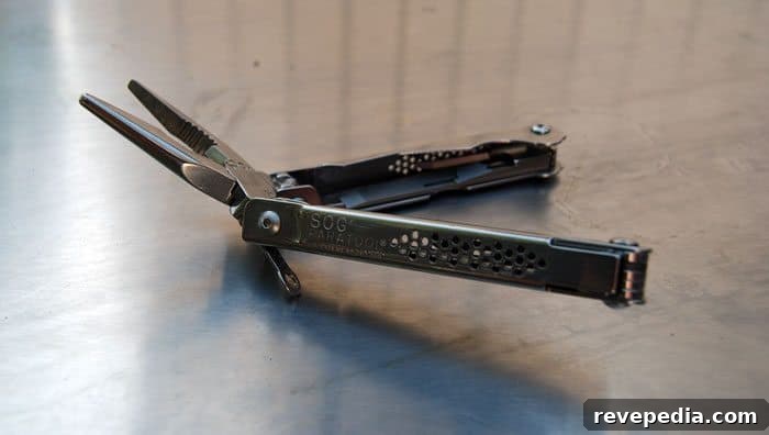 SOG Paratool Multi-Tool Review: Versatile Performance at Any Angle 2 paratool