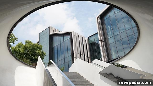 Memorable Commercial Interiors: Restaurants, Boutiques & Hotels Designed to Impress 2 View of a building through a circular window