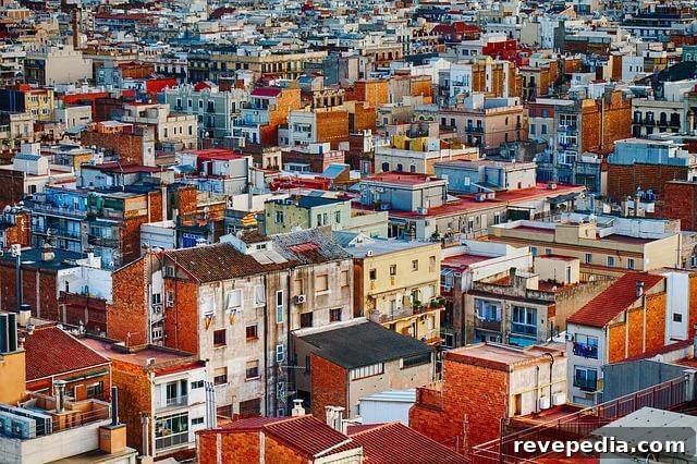 4 Questions Active Adults Ask When Choosing a Neighborhood 2 Skyscrapers in a bustling city neighborhood