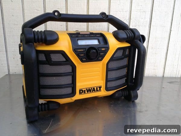 dewalt-dcr015-worksite-radio