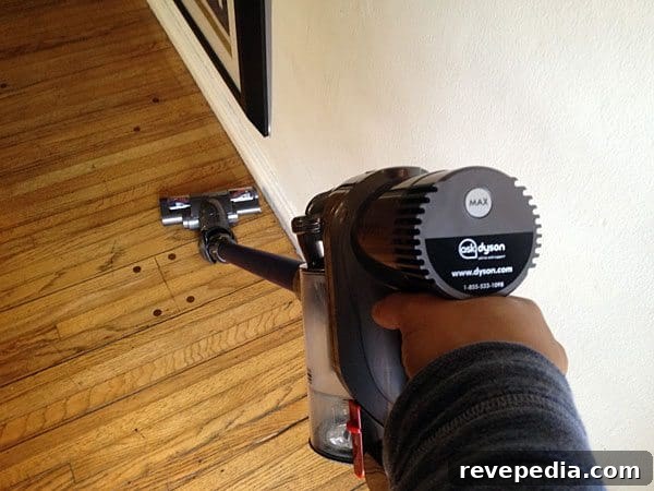 Dyson DC44 Animal Review: Powerful Hardwood Vacuum Guide 2 dyson-dc44-animal-boost