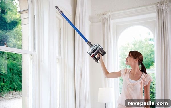 Dyson DC44 Animal Review: Powerful Hardwood Vacuum Guide 7 dyson-dc44-overhead