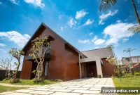 Why Hire a Roofing Contractor Early for Exterior Renovations