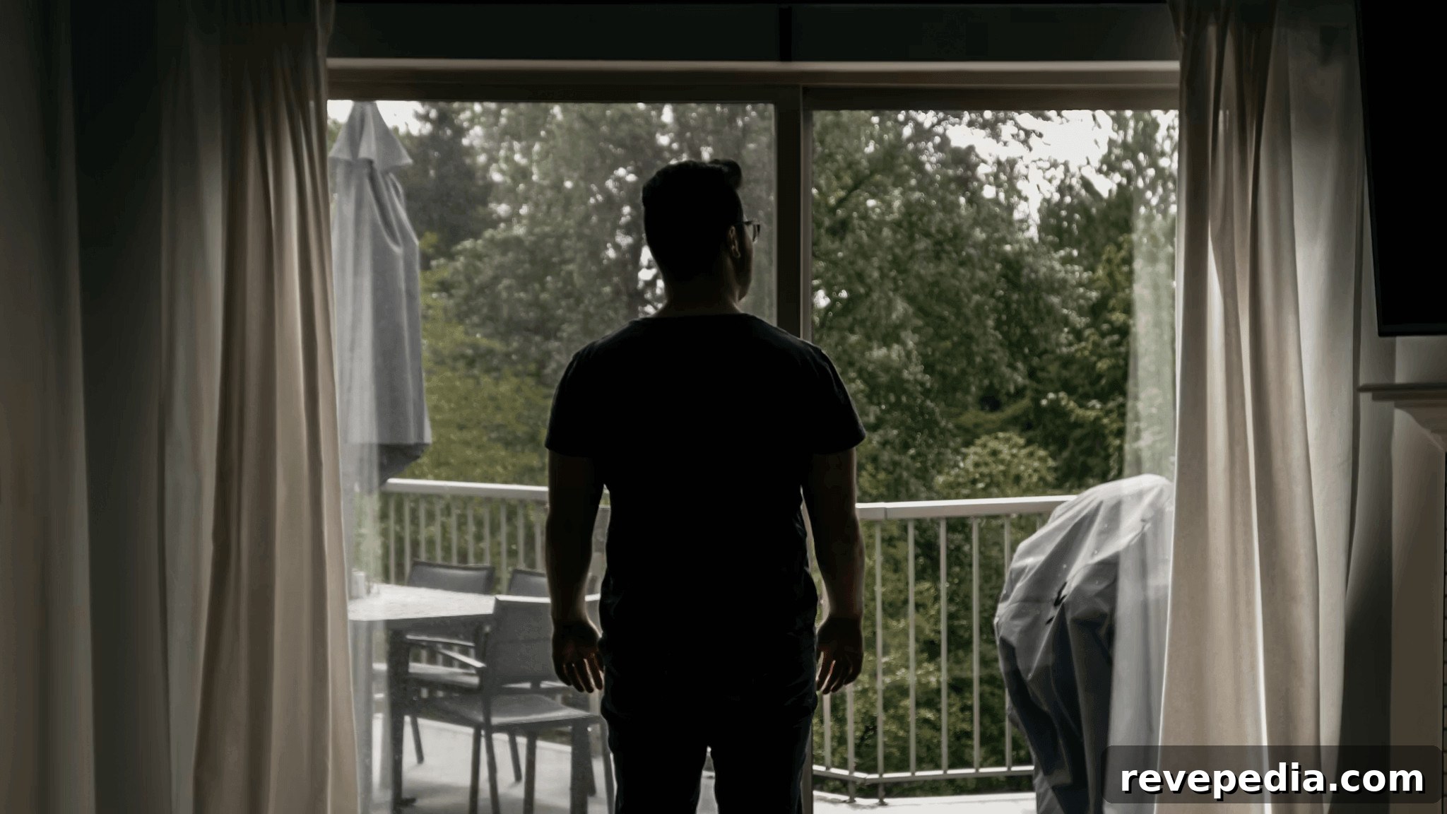 Double vs Triple Glazing: Which Is Right for Your Home? 2 Man standing in front of a sliding