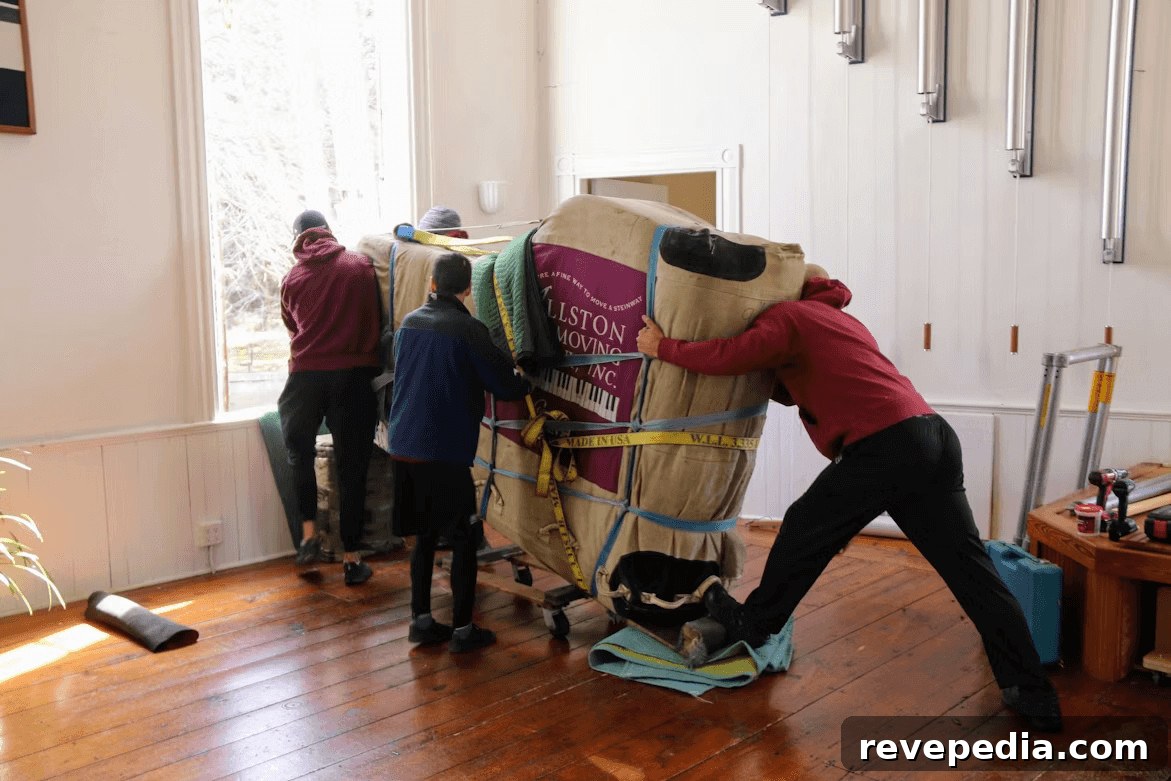 Lenexa Moving Company Checklist for First-Time Homebuyers 3 Group of people with a large moving bag
